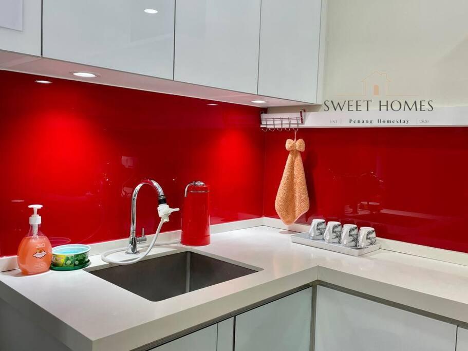 Studio1R1B Lovely in Red Suit 1-4pax Pool View Penang photo 8