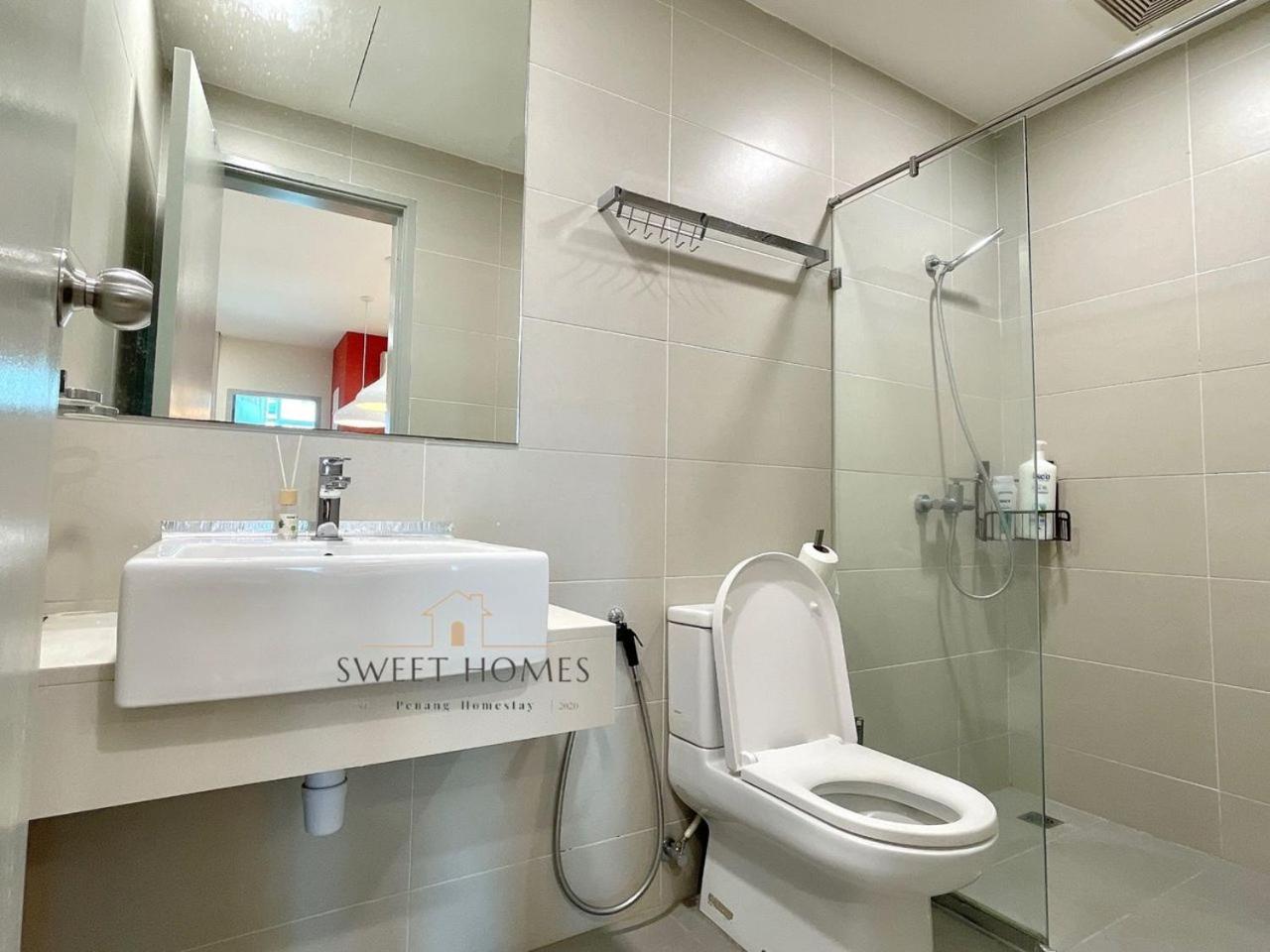 Studio1R1B Lovely in Red Suit 1-4pax Pool View Penang photo 3