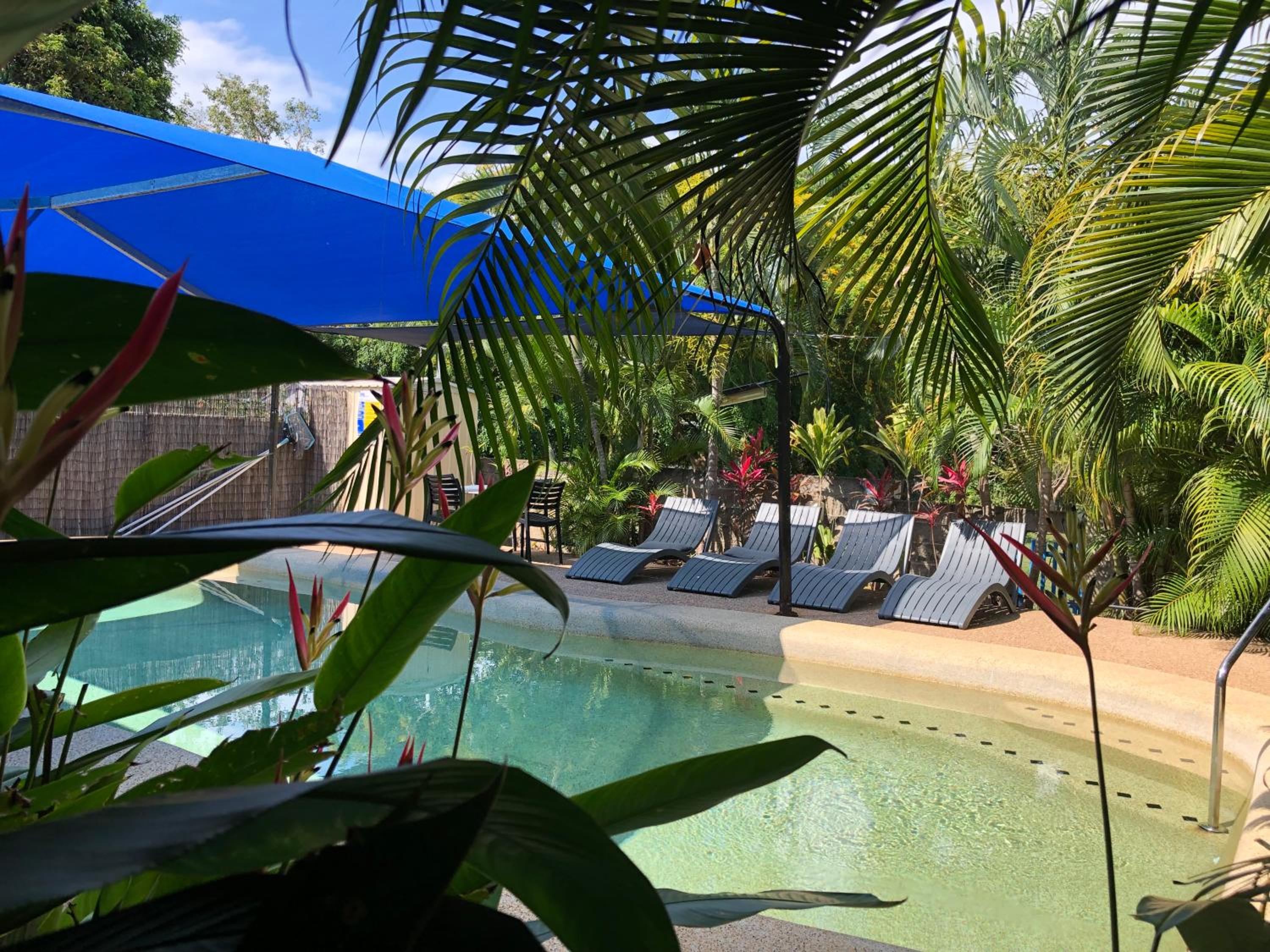 Tropical Palms Resort & 4WD Hire