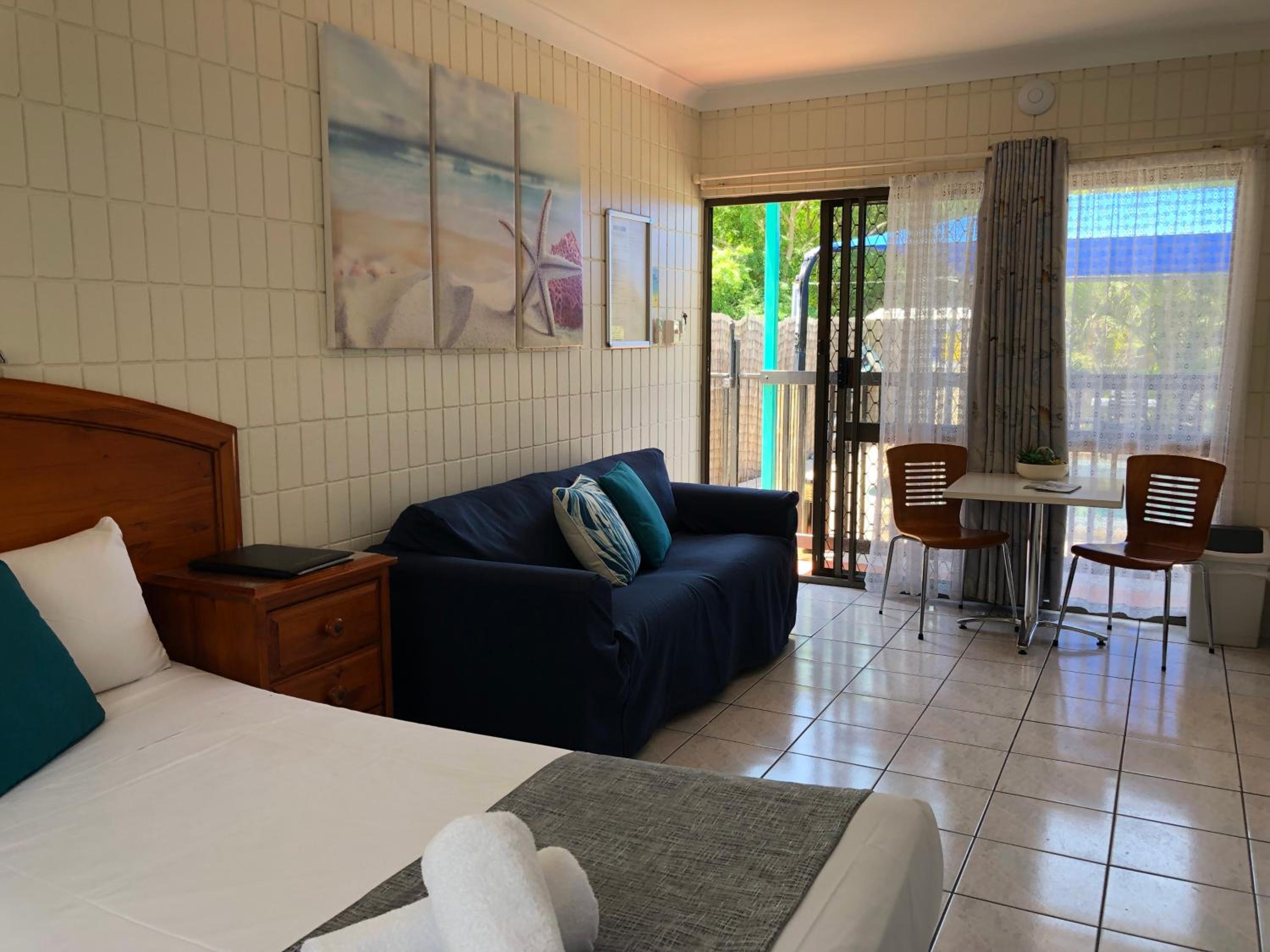 Tropical Palms Resort & 4WD Hire