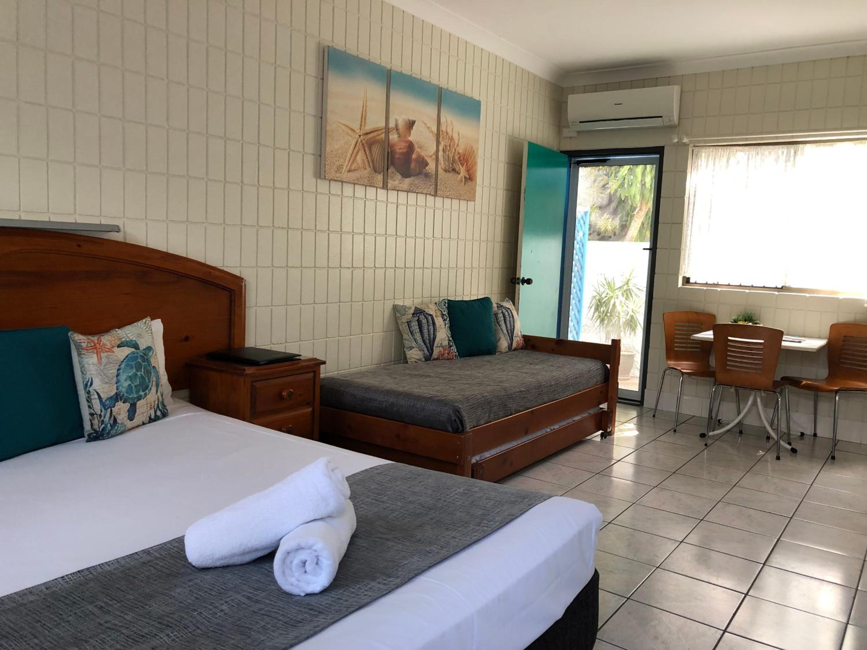 Tropical Palms Resort & 4WD Hire