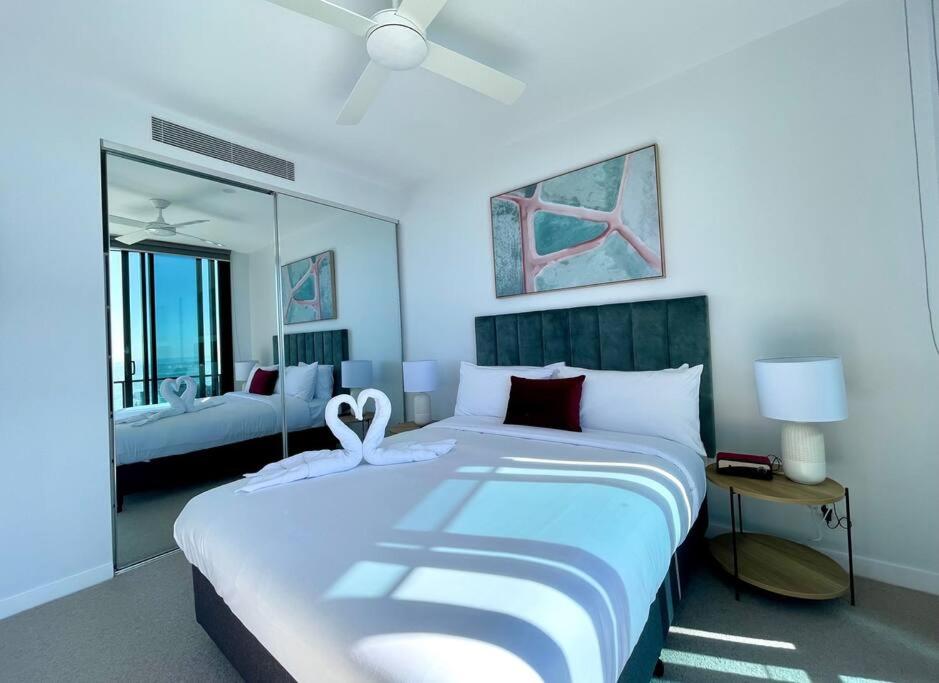 Broadbeach Luxury OceanView 2beds apartment 49F