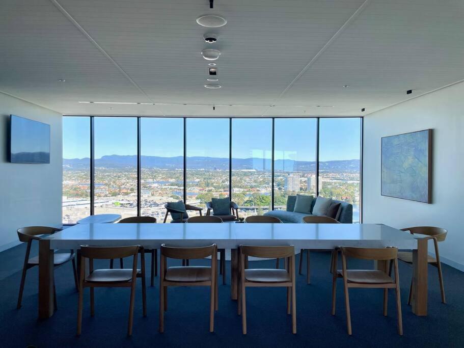Broadbeach Luxury OceanView 2beds apartment 49F