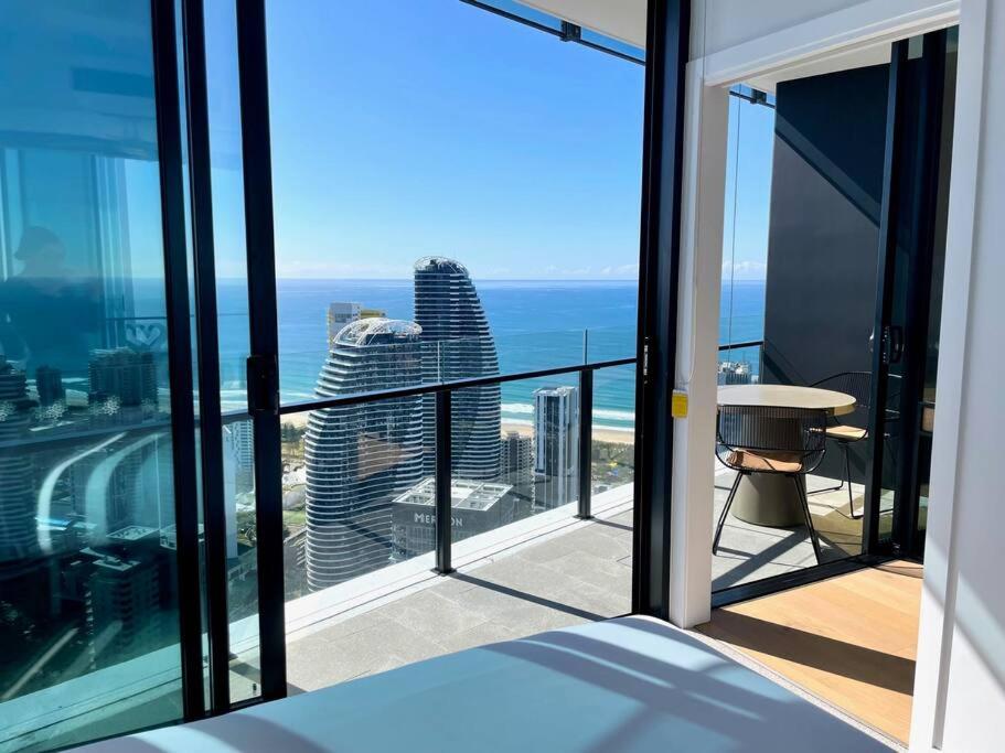 Broadbeach Luxury OceanView 2beds apartment 49F