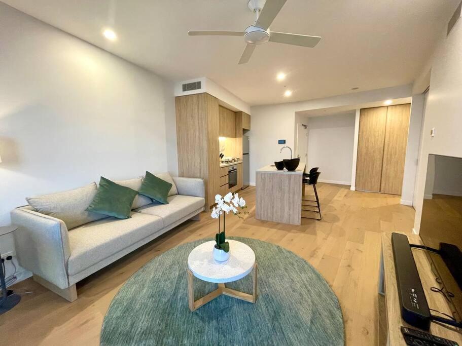 Broadbeach Luxury OceanView 2beds apartment 49F