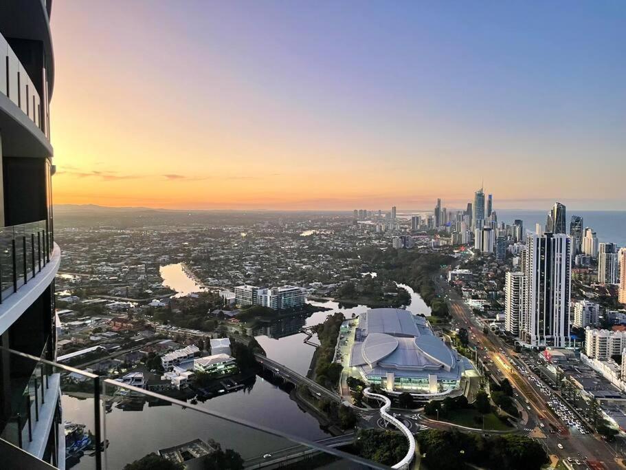 Broadbeach Luxury OceanView 2beds apartment 49F