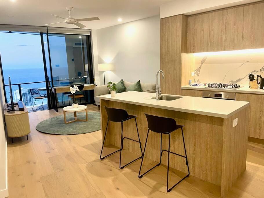 Broadbeach Luxury OceanView 2beds apartment 49F