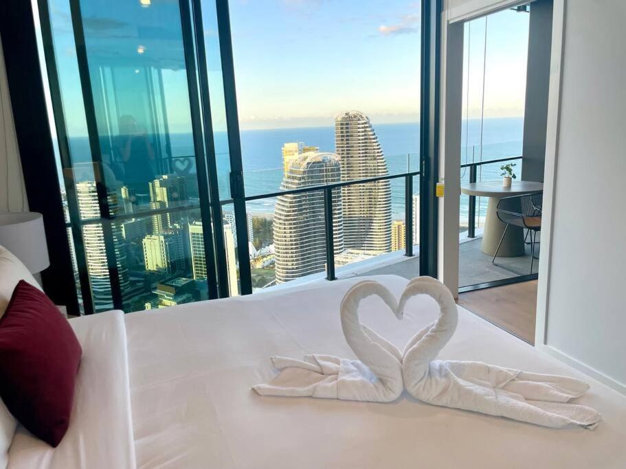 Broadbeach Luxury OceanView 2beds apartment 49F