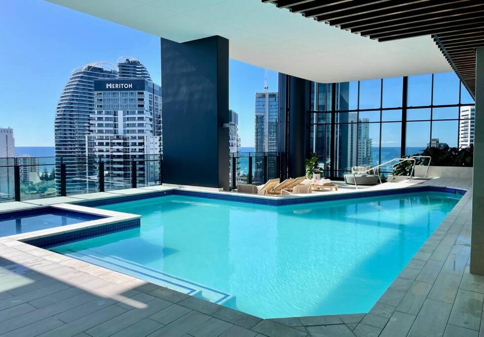 Broadbeach Luxury OceanView 2beds apartment 49F