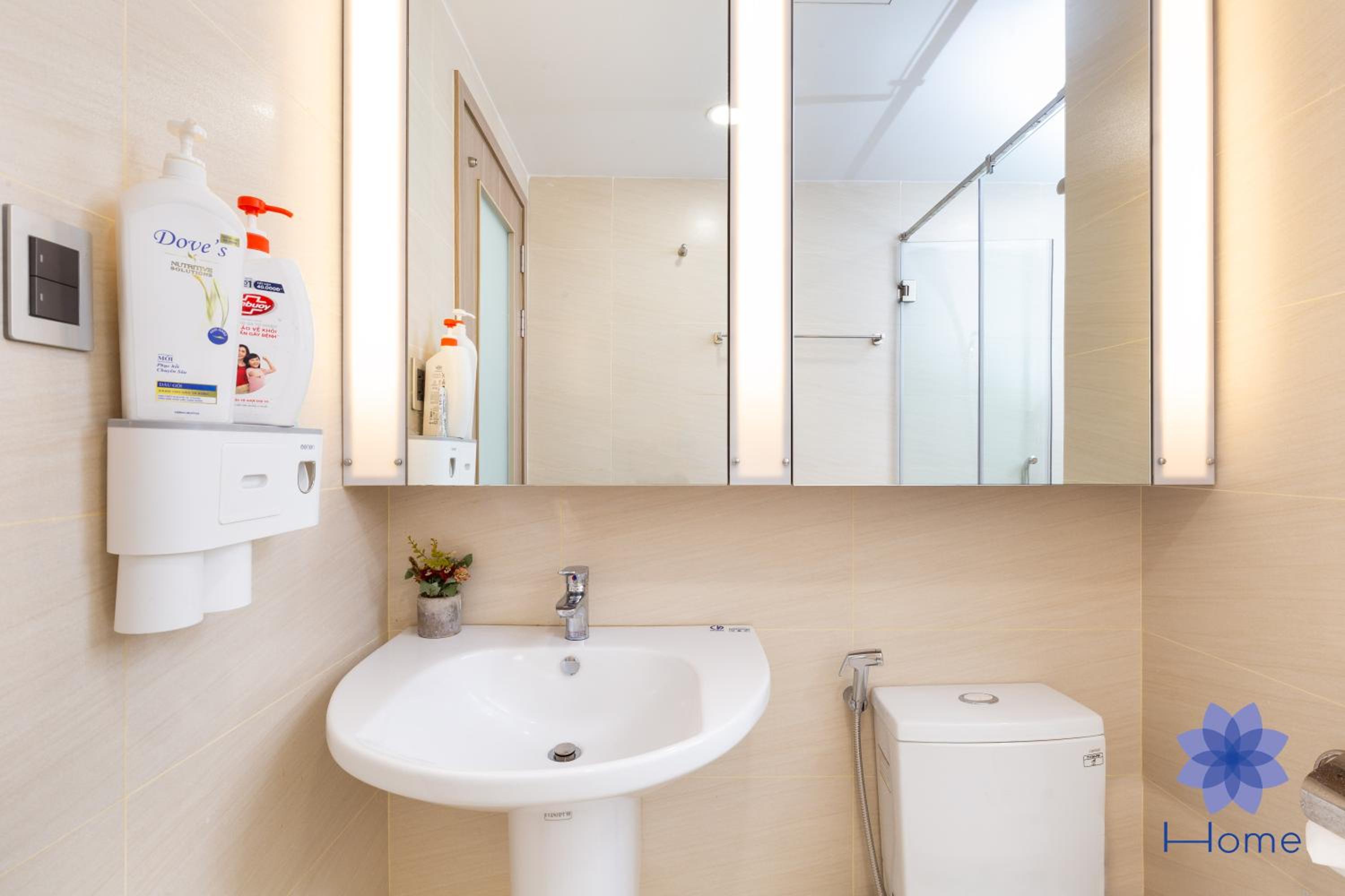 Home, Cosy&Luxury Apartment - 5mins to Airport, Free Pool&Gym, Airport Pick up Service