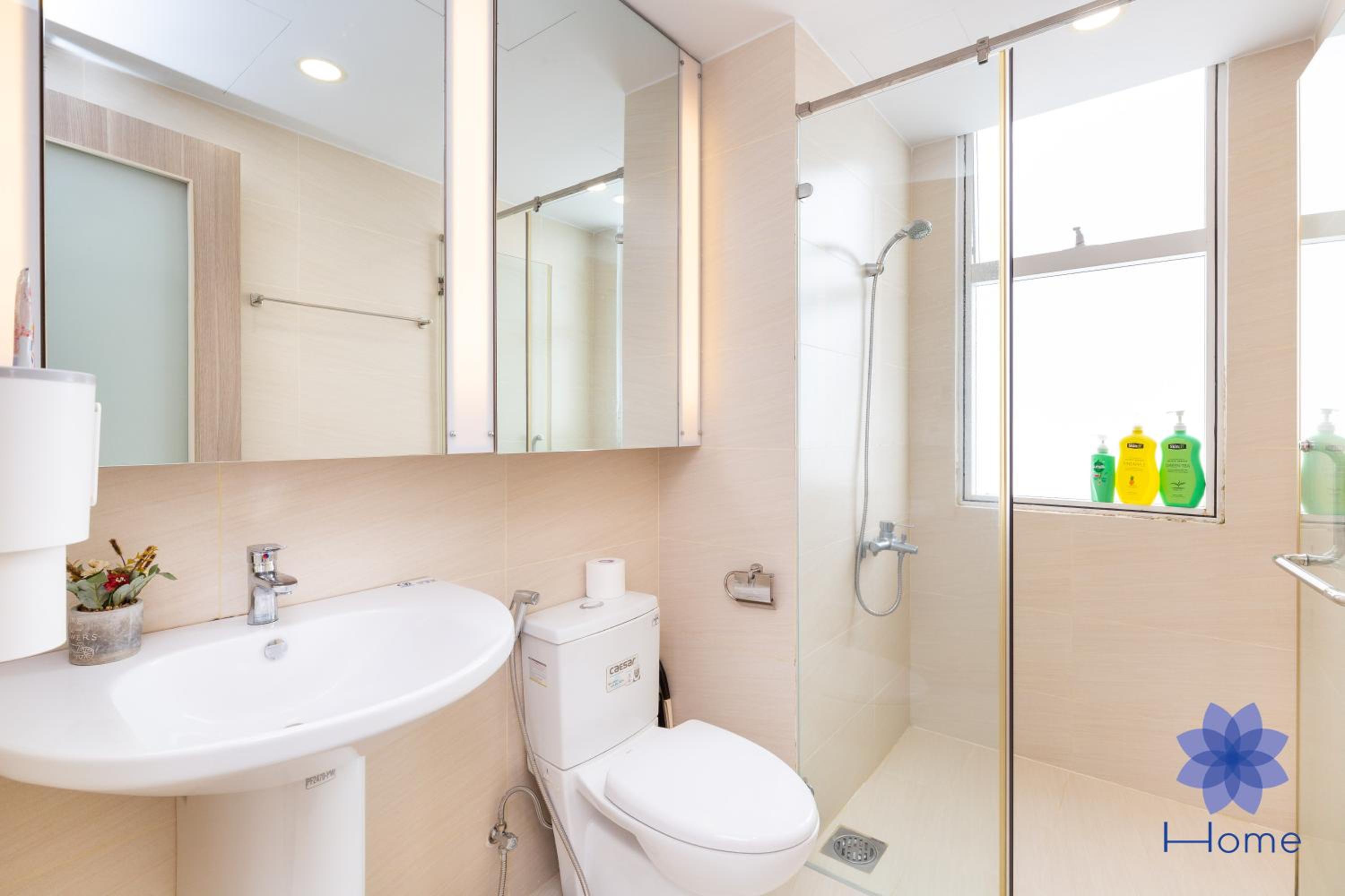 Home, Cosy&Luxury Apartment - 5mins to Airport, Free Pool&Gym, Airport Pick up Service