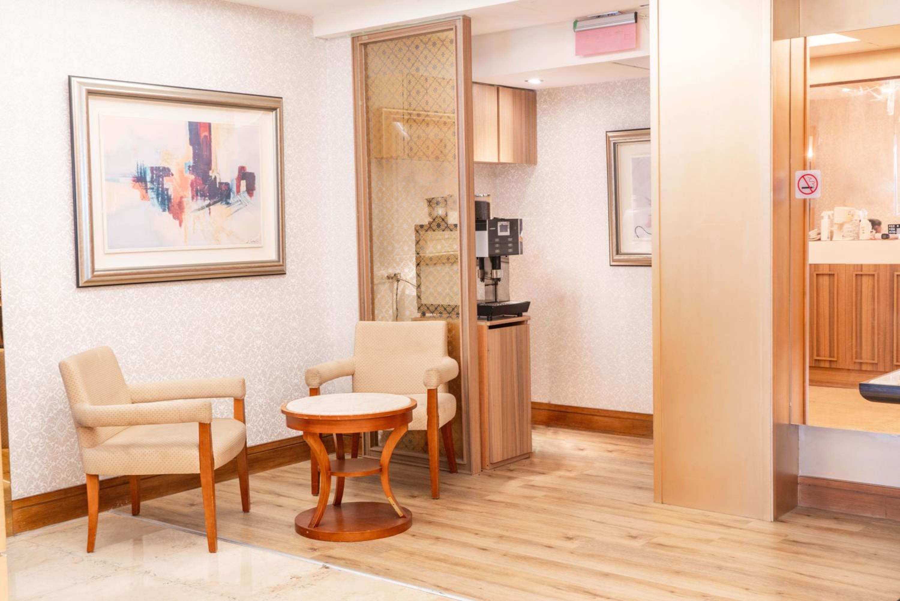 Elegance Hotel