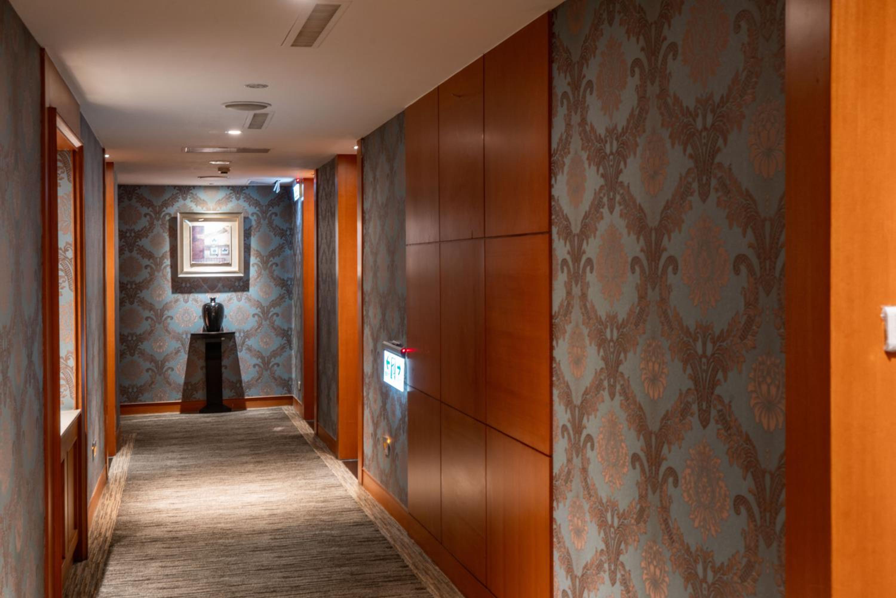 Elegance Hotel