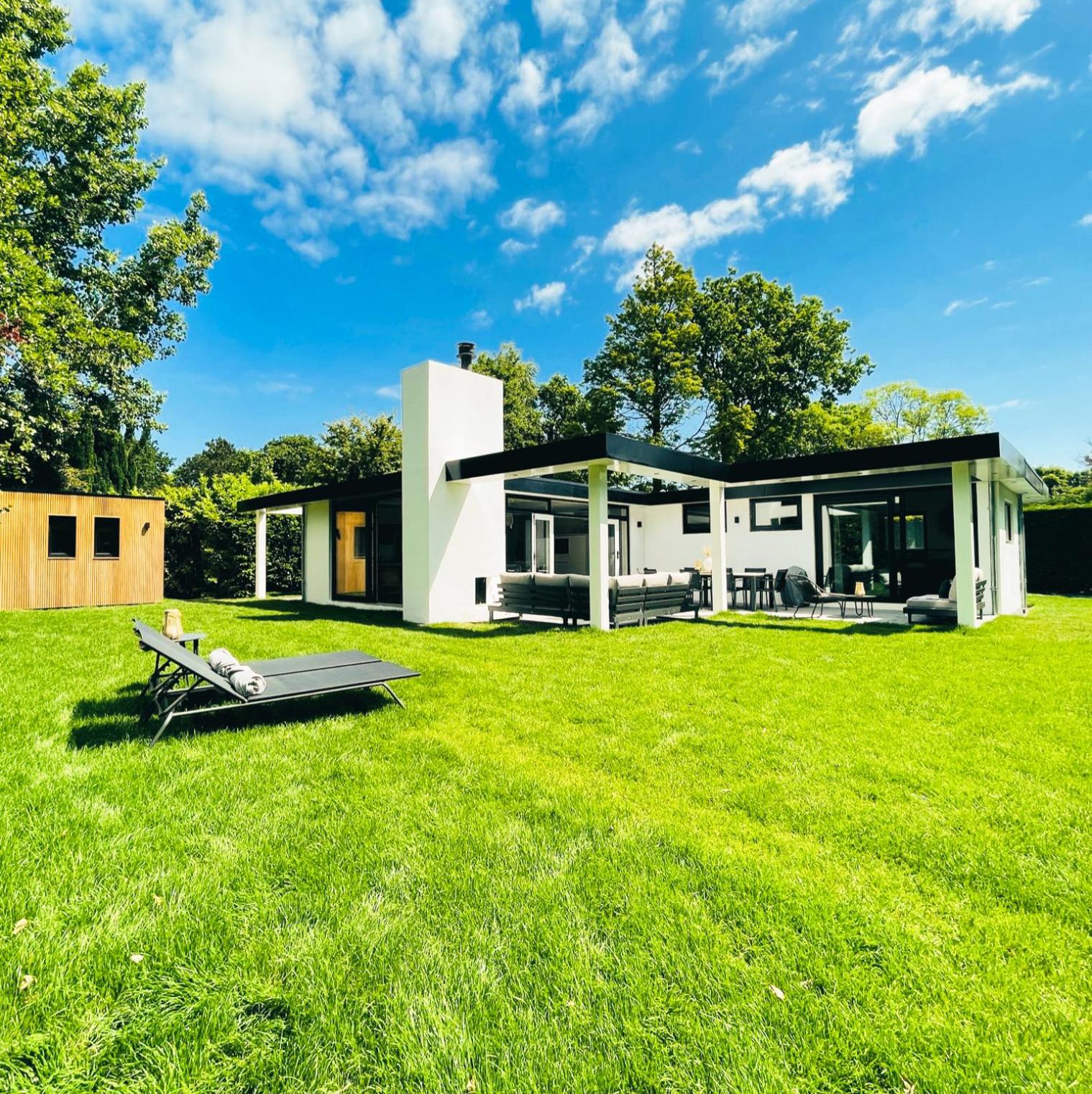 New luxury dunevilla at beach with hot tub Ouddorp