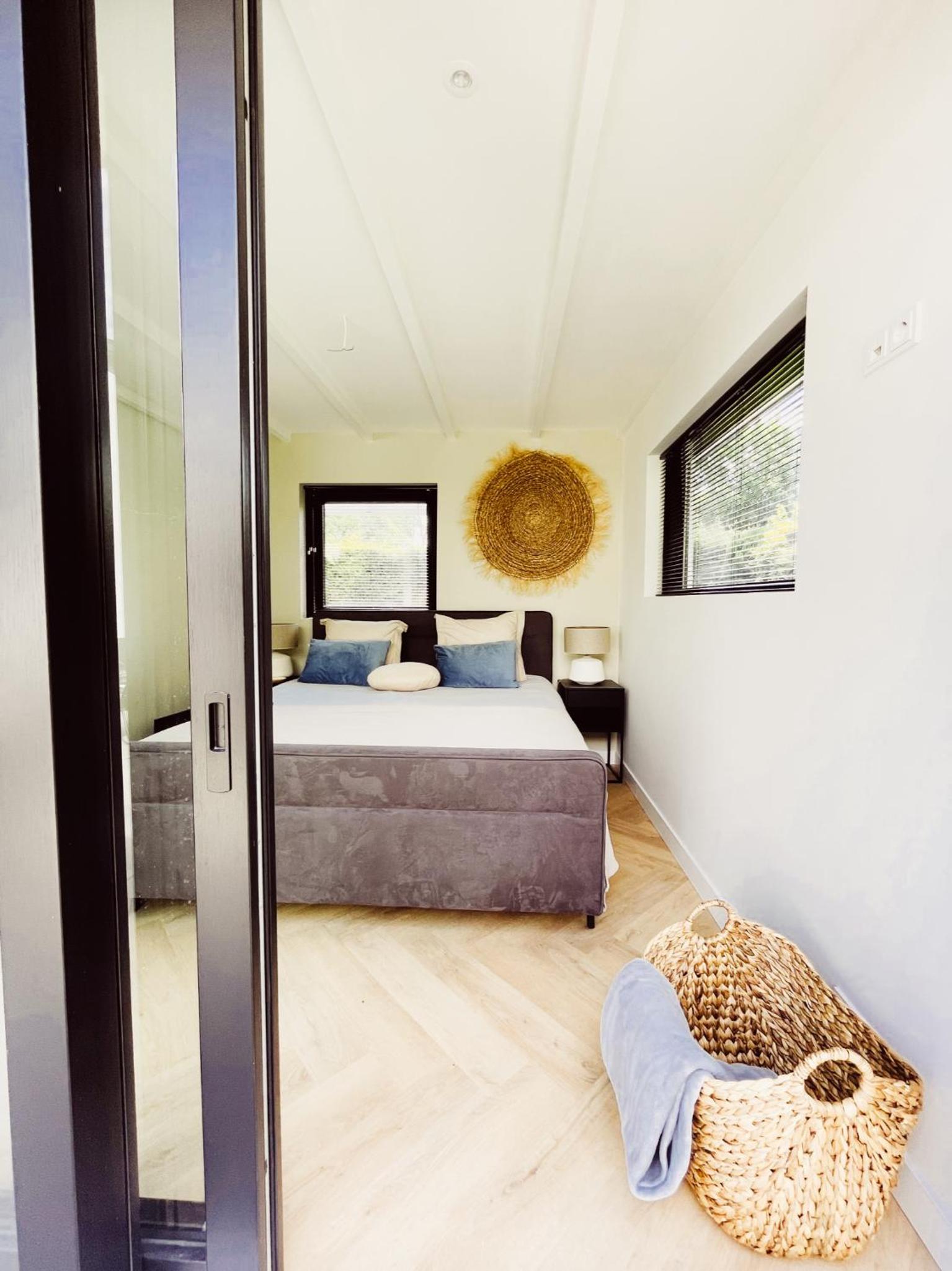 New luxury dunevilla at beach with hot tub Ouddorp