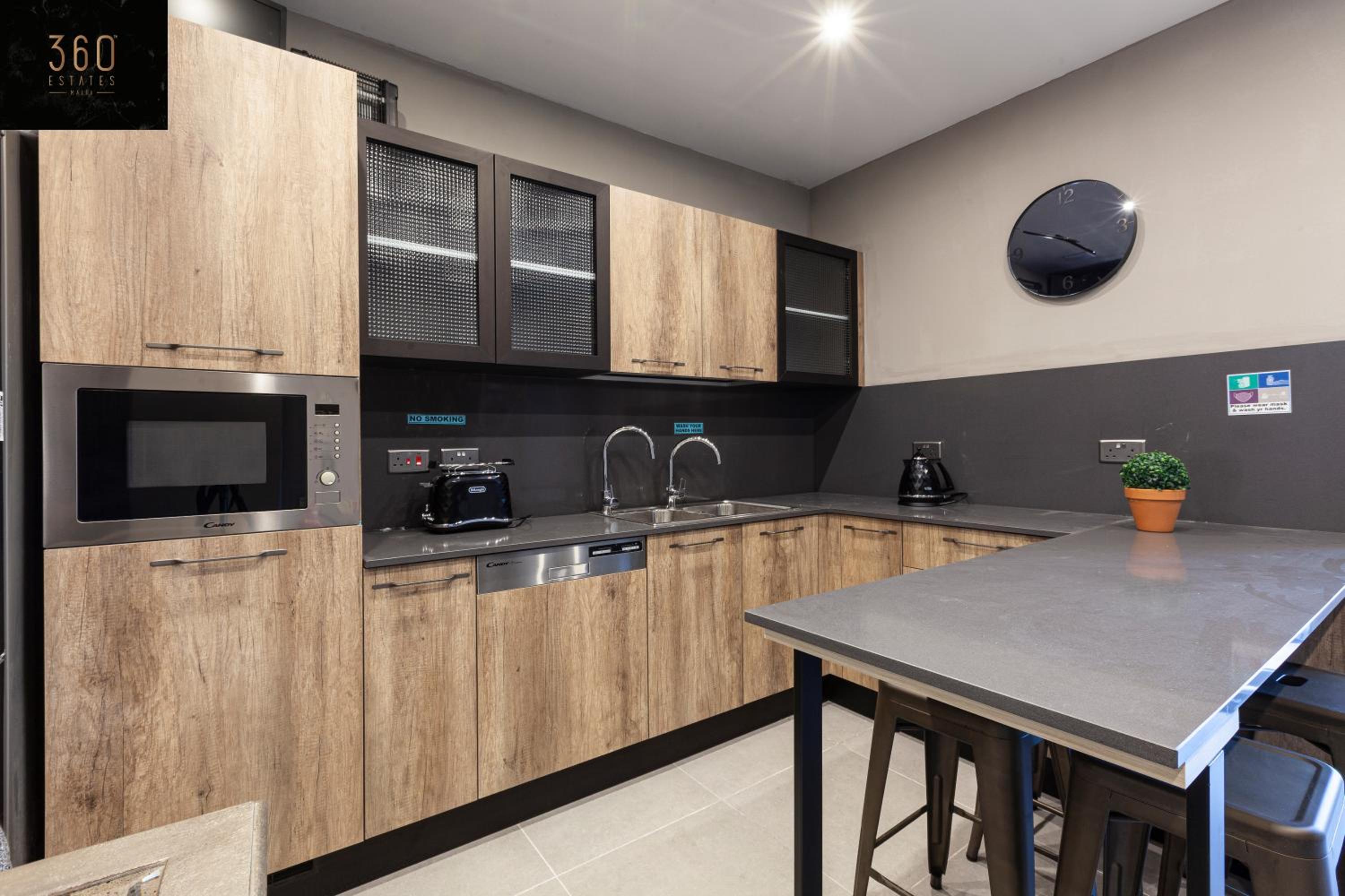 Lovely vacation, Private entrance Home with WIFI by 360 Estates view 2
