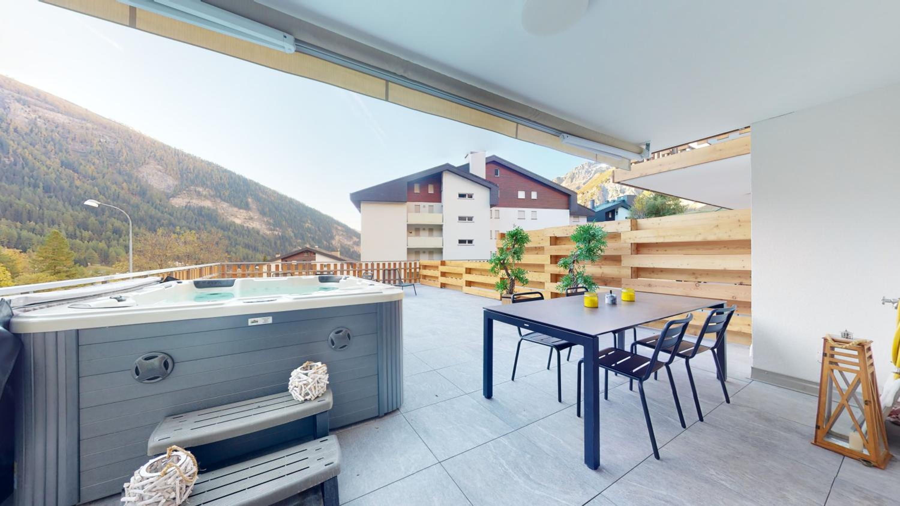 Spacious apartment - beautiful terrace with view