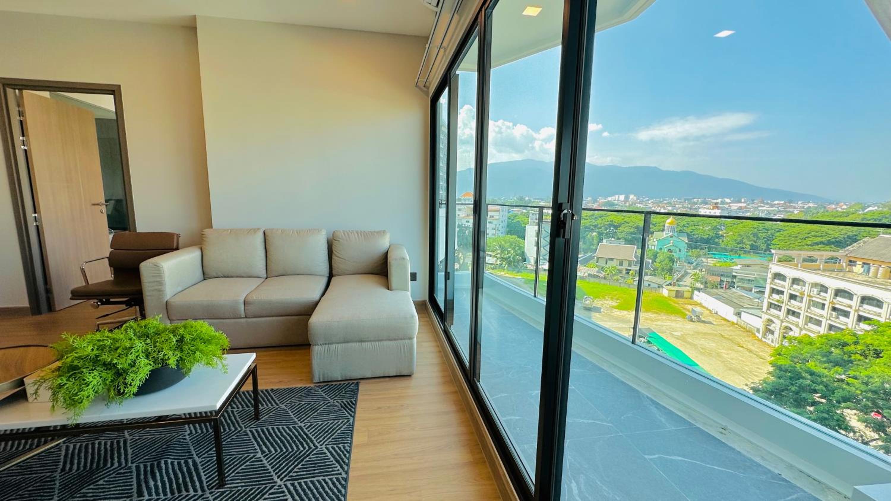 Astra Sky River Luxury Cozy Three-Bedroom Family Mountain View Room view 4