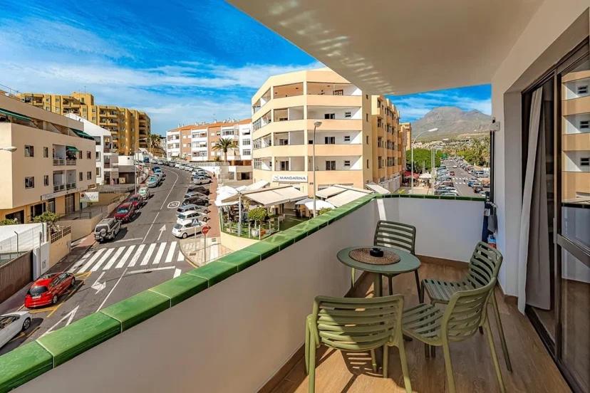 Tenerifeopenhome Central corner relax, wifi, breakfast, beach Los Cristisnos