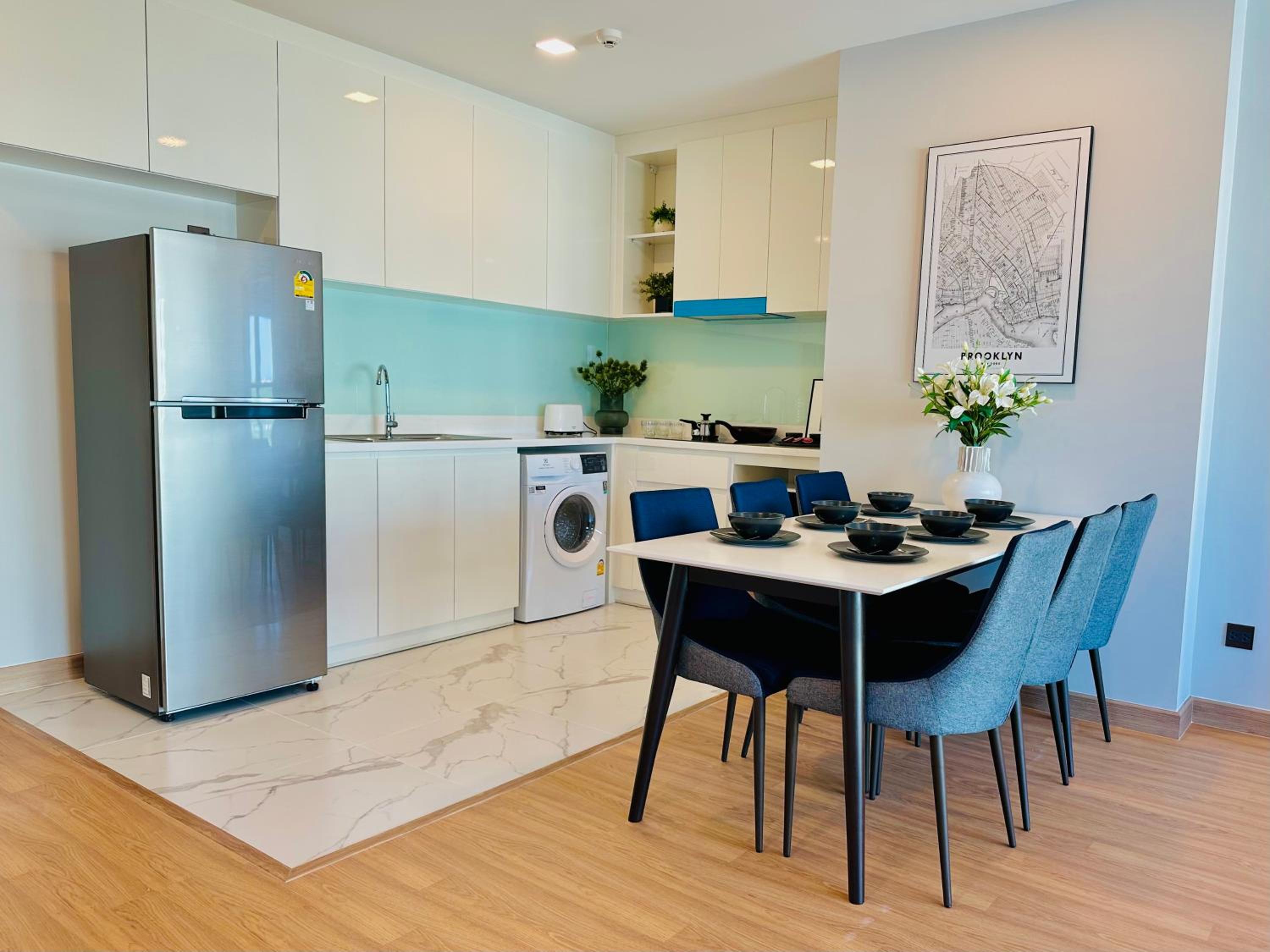 Astra Sky River Luxury Cozy Three-Bedroom Family Mountain View Room view 2