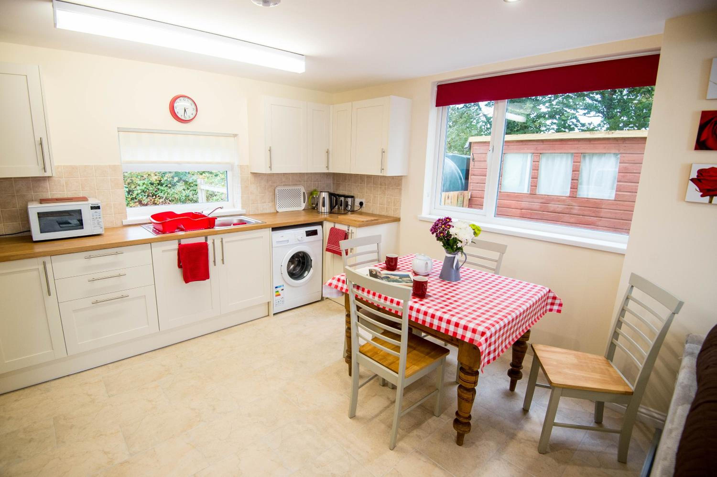 Round Park - A large dog friendly one level holiday cottage for groups and families