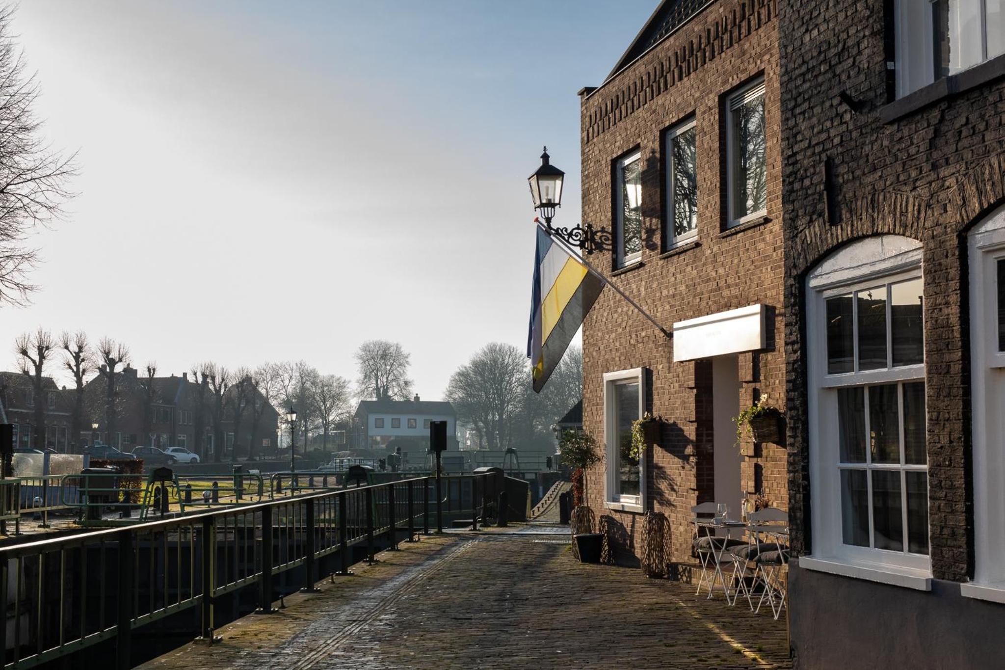 Yep! Slapen bij de Sluis view 3