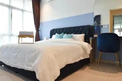 Legasi Kampung baru guest house by rumahrehat 1908sqft huge balcony for BBQ twin tower view