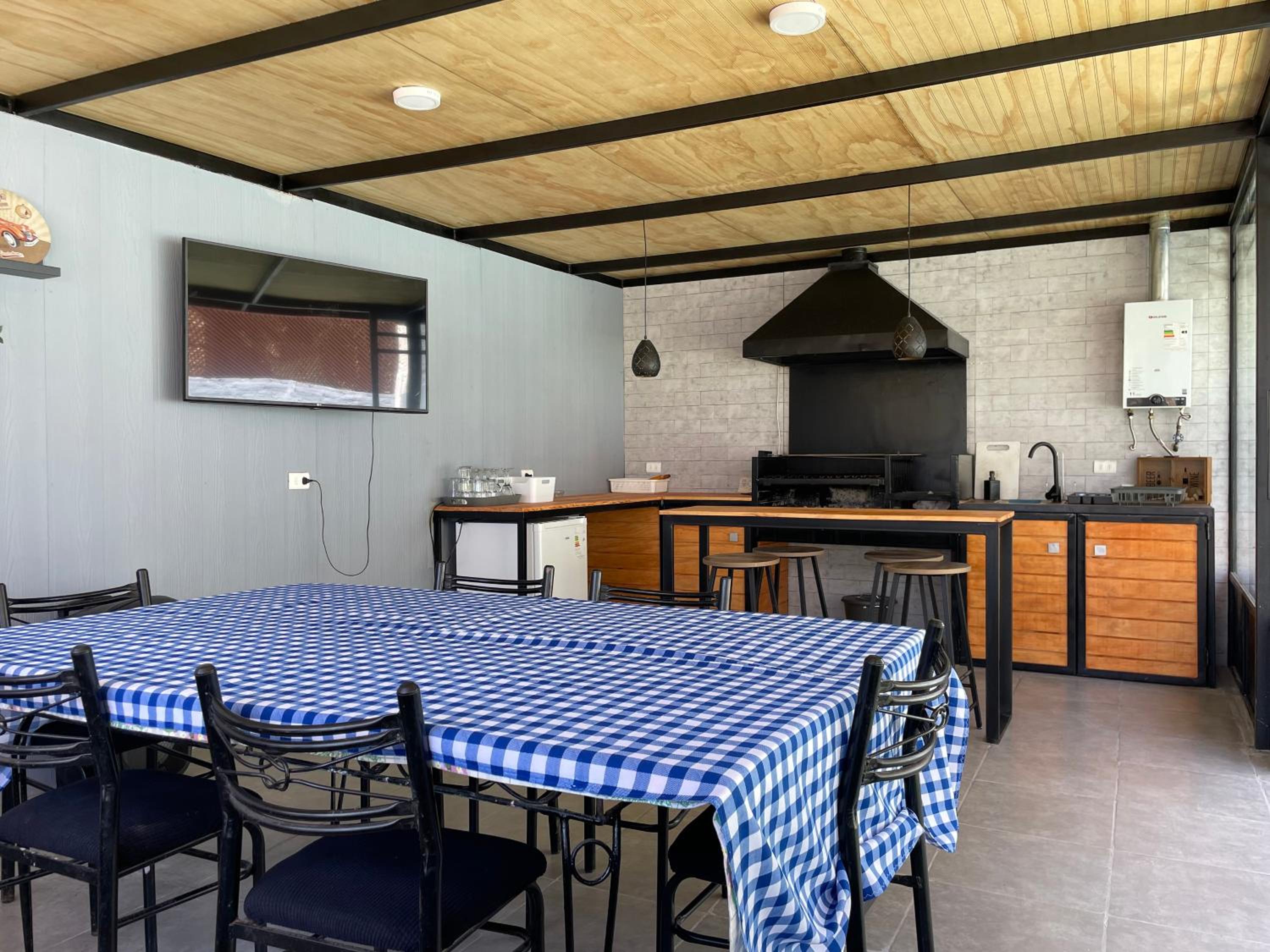 CASA con piscina temperada, tinaja y quincho próxima a Playa Sn Alfonso