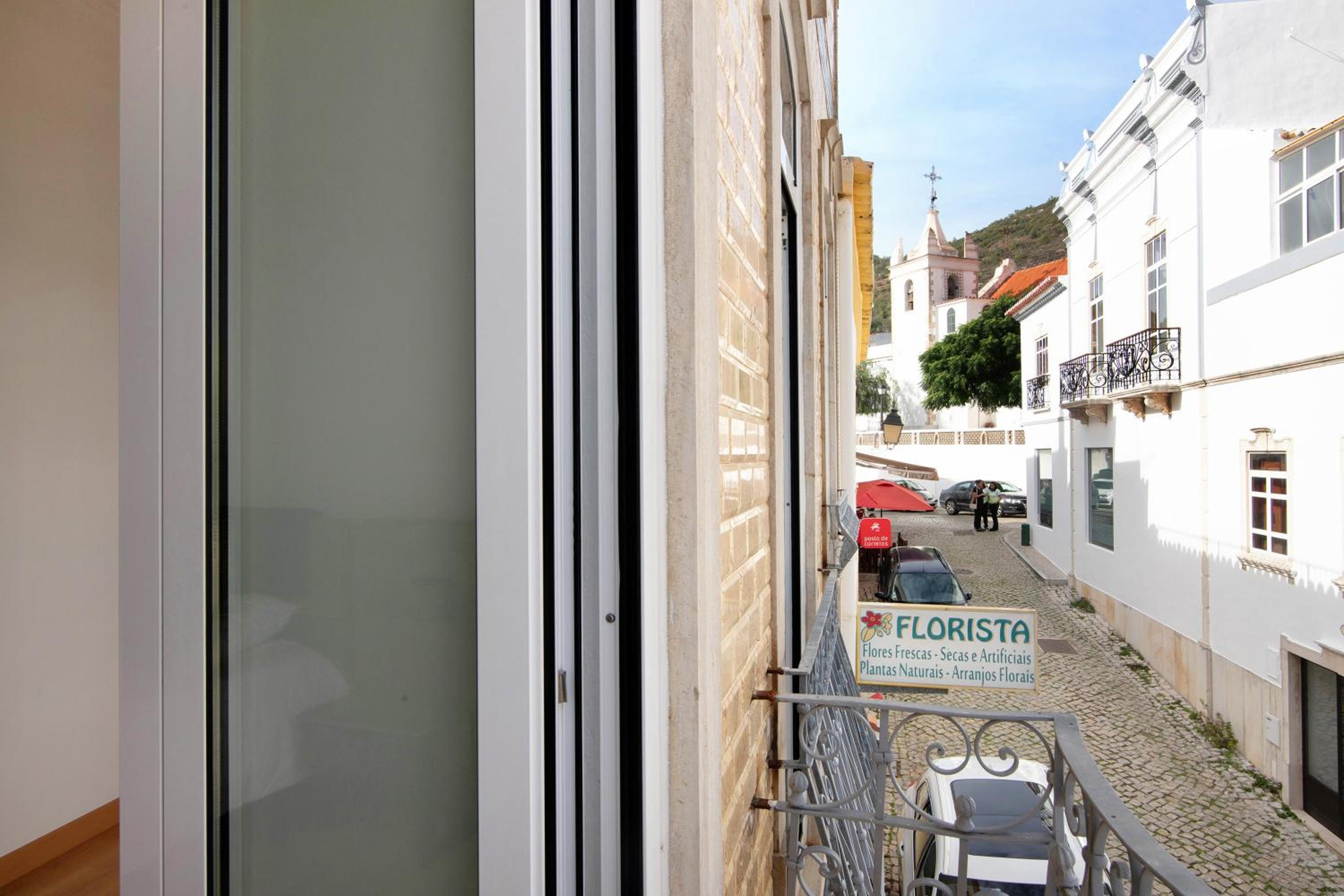 Traditional 3 bedroom apartment