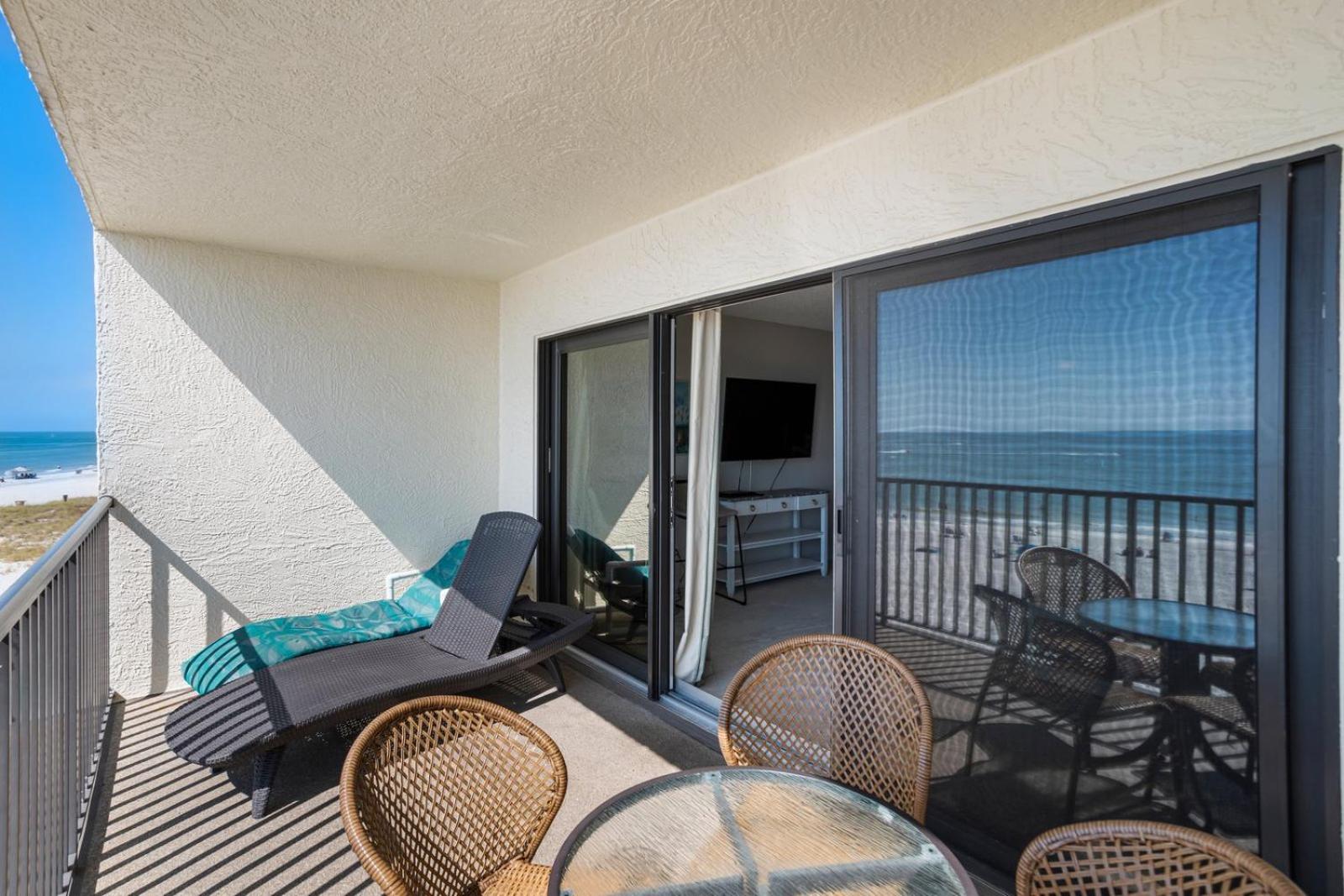 Direct Beachfront - Updated - Sandy Shores #304