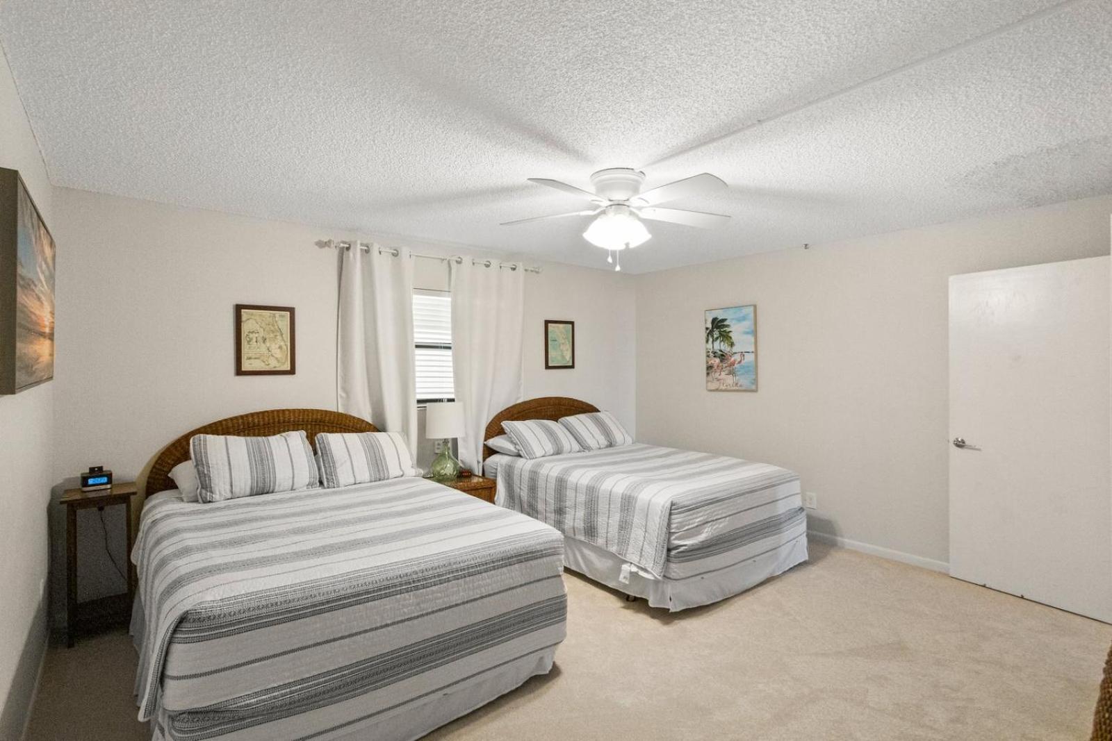 Direct Beachfront - Updated - Sandy Shores #304