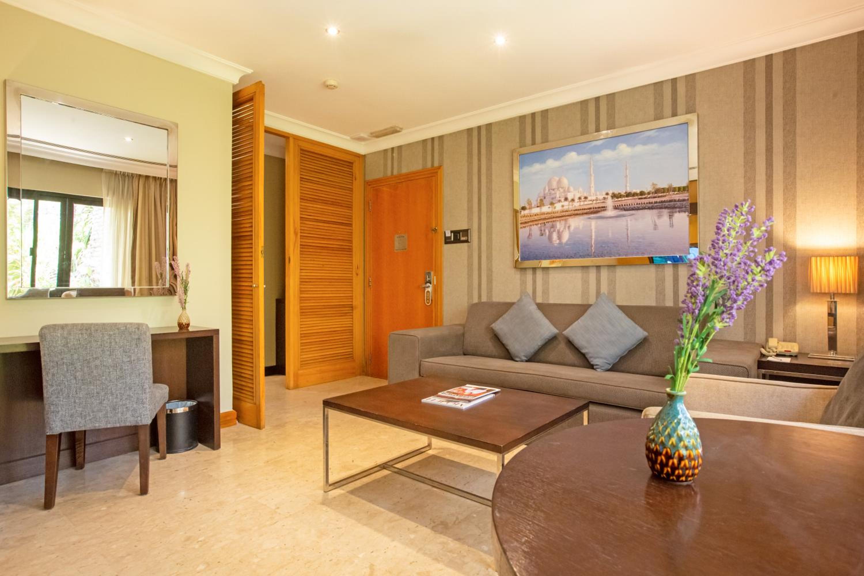 Dubai Marine Beach Resort & Spa