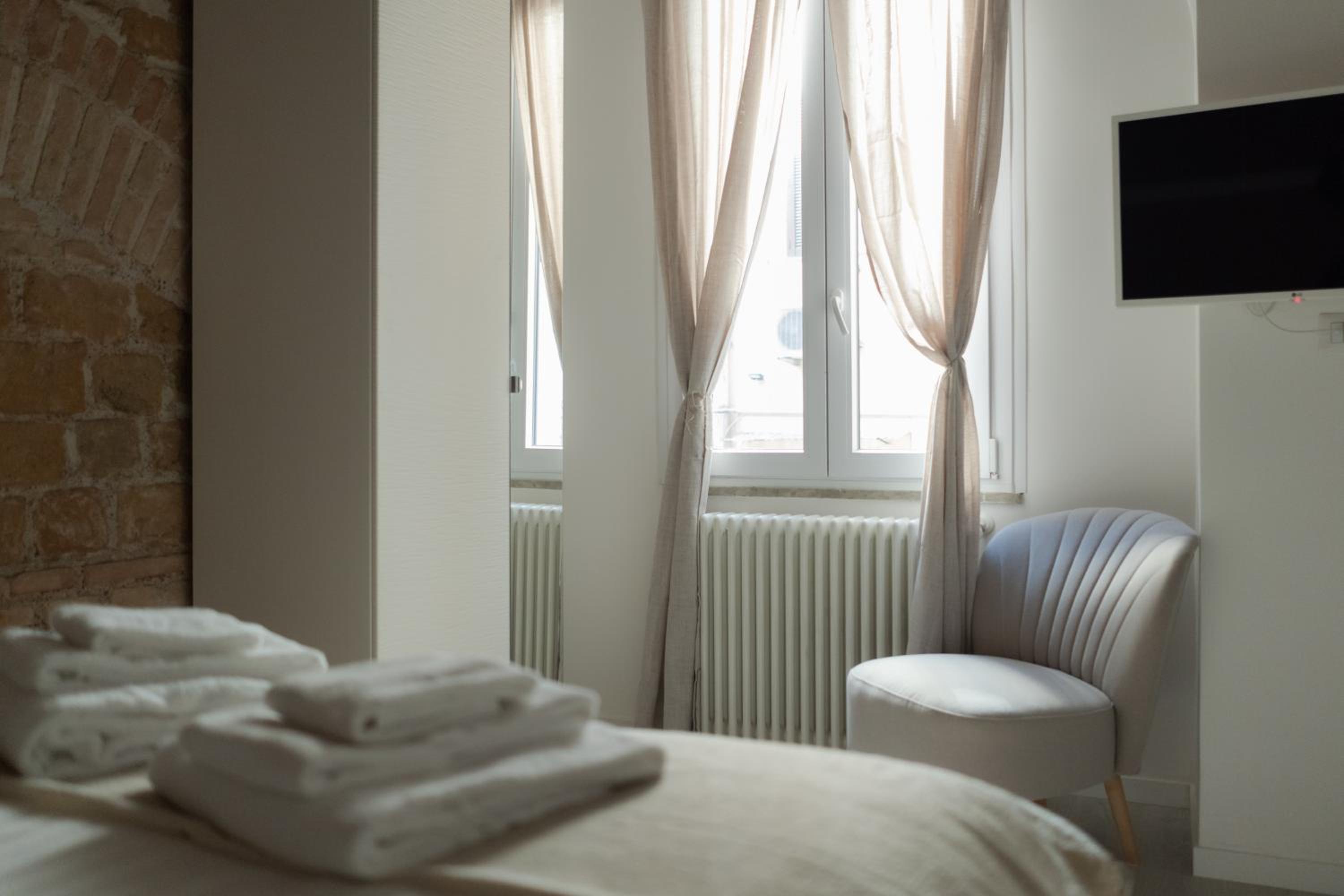 White Ostilia Apartments