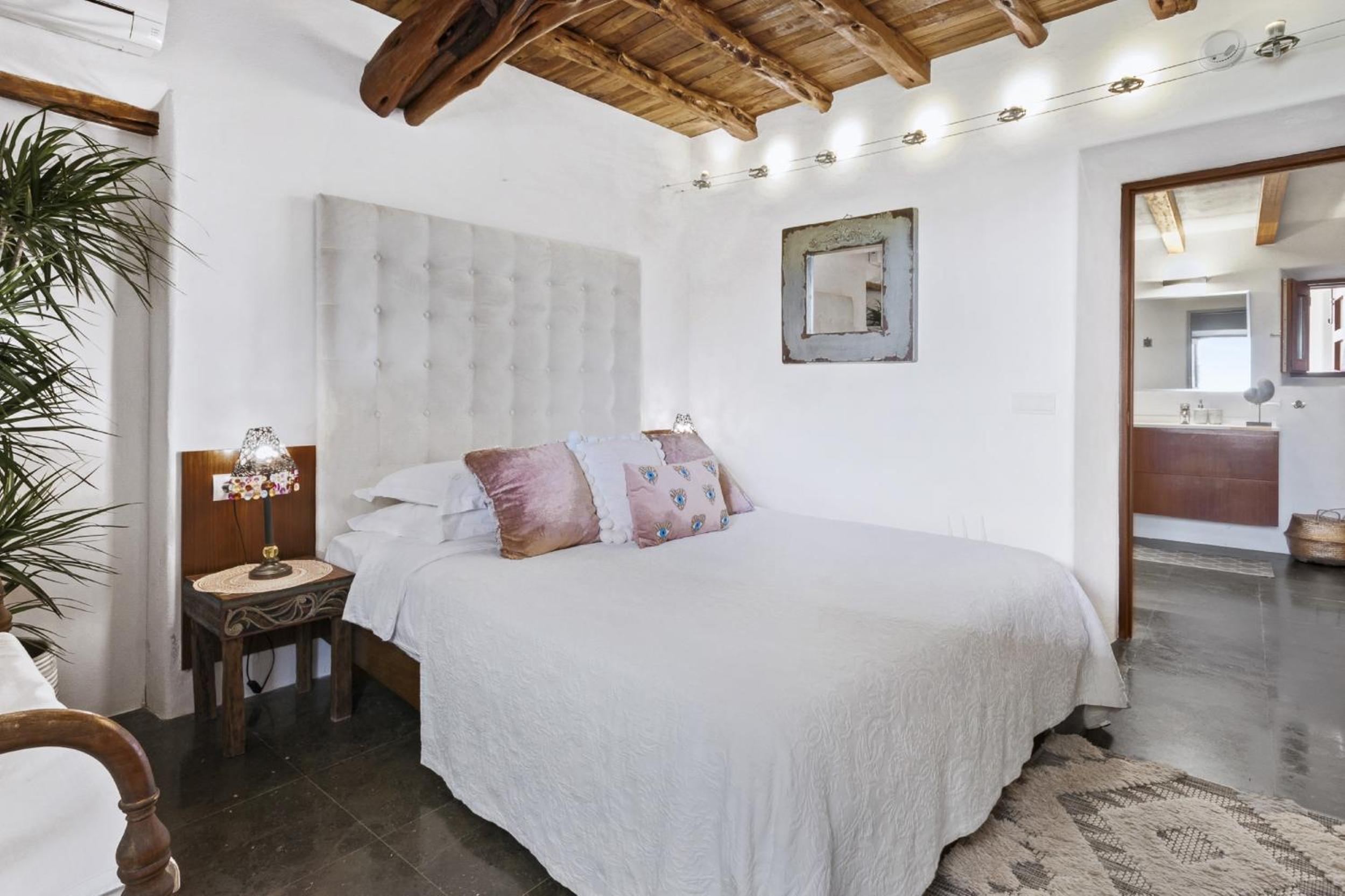 Ravishing Ibiza Villa Cel Blau 9 Bedrooms Private Pool & Beautiful