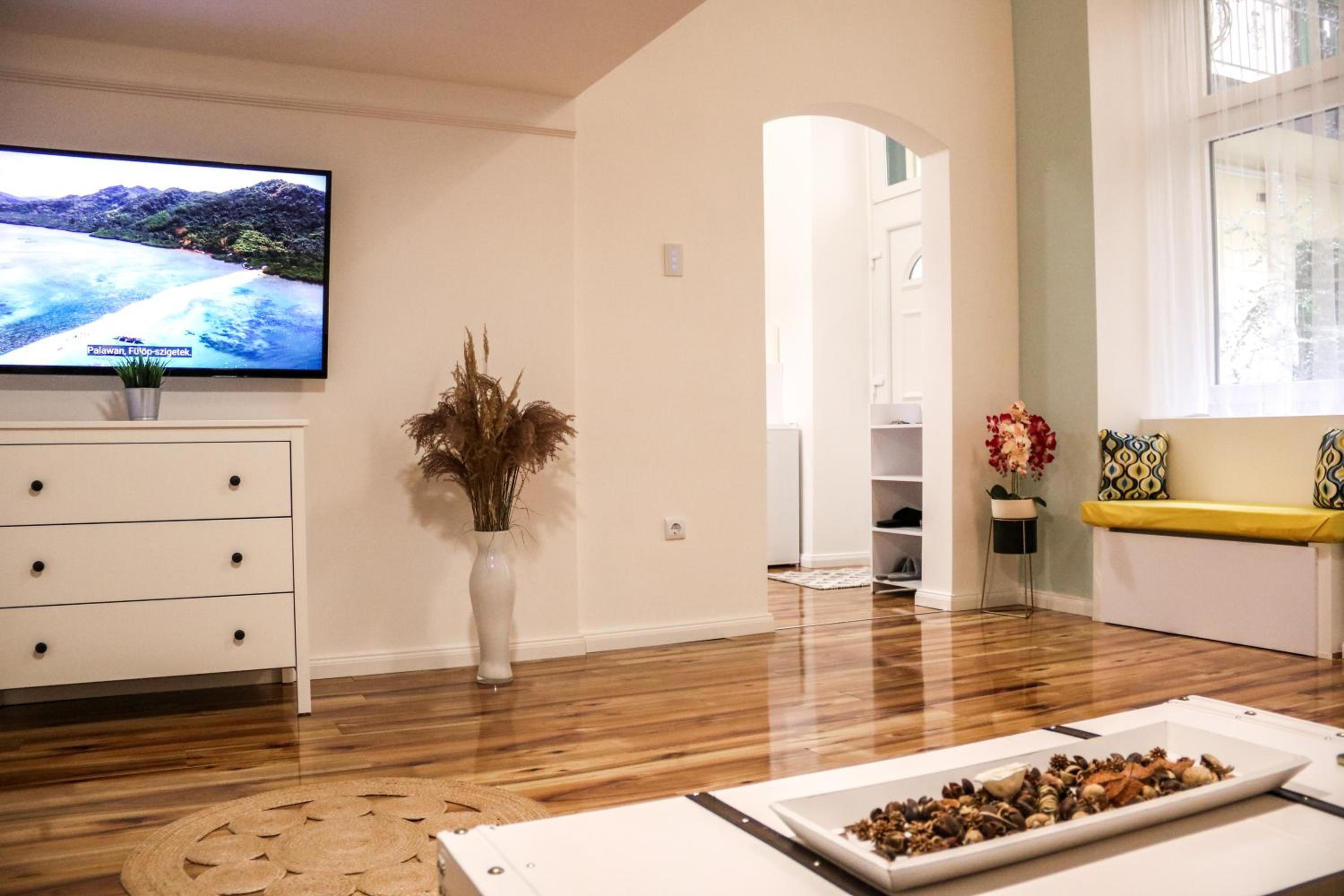 Budapest Avenue Apartment view 4