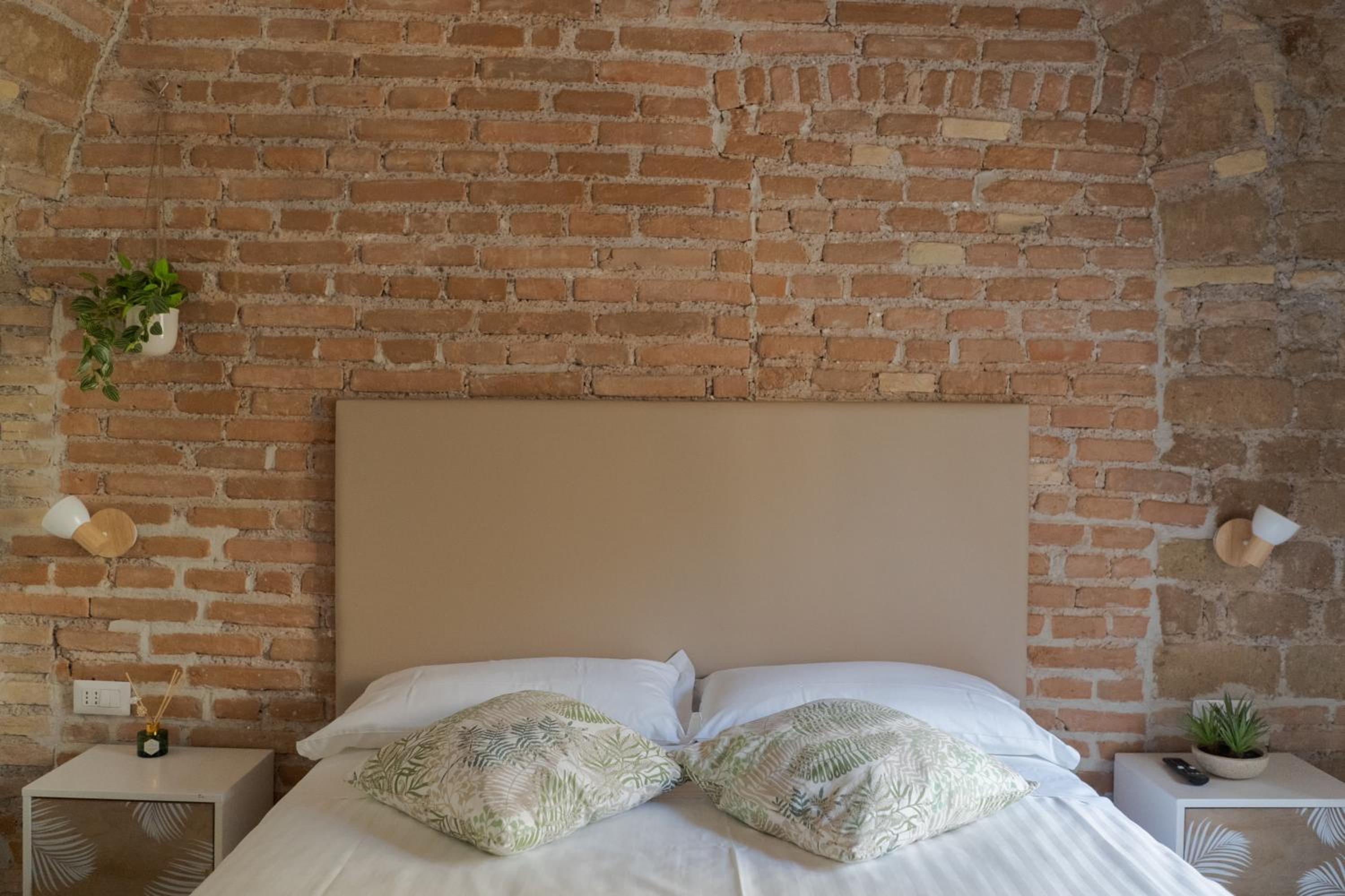 White Ostilia Guesthouse