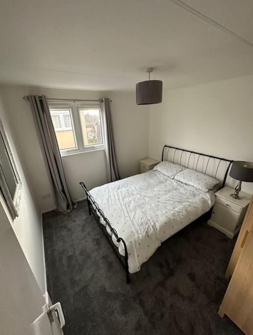 One-Bedroom Chalet Bungalow Uddingston Glasgow view 2