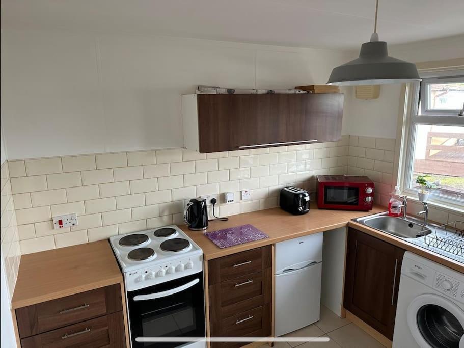One-Bedroom Chalet Bungalow Uddingston Glasgow view 5