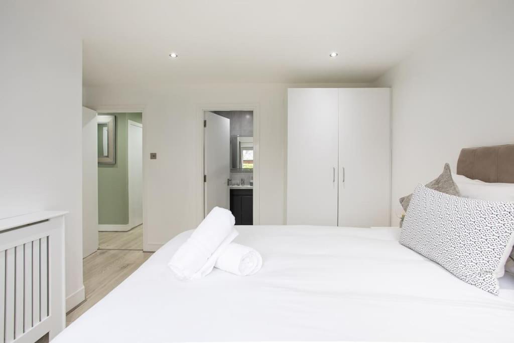 Fabulous Modern Luxury Apartment Sleeps 6- Parking