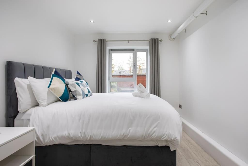 Fabulous Modern Luxury Apartment Sleeps 6- Parking