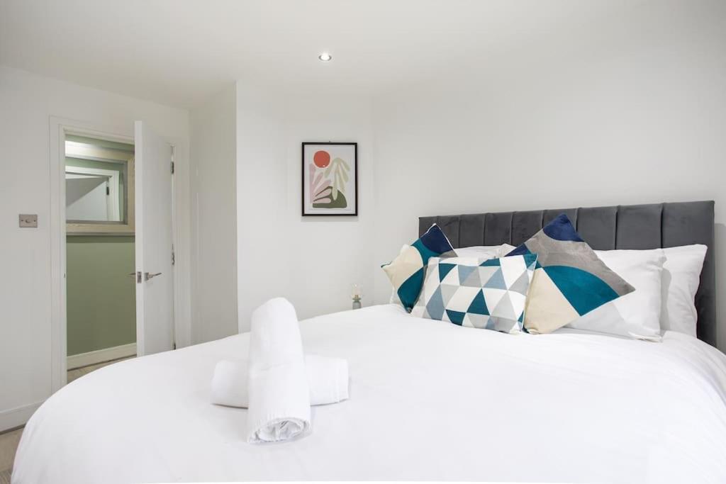 Fabulous Modern Luxury Apartment Sleeps 6- Parking