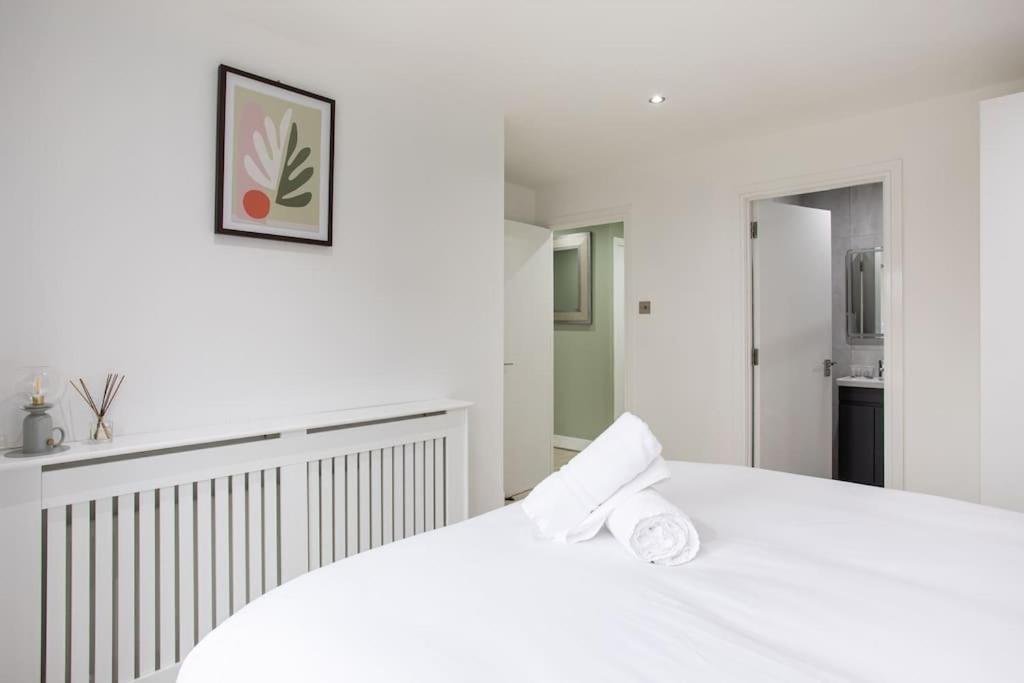 Fabulous Modern Luxury Apartment Sleeps 6- Parking