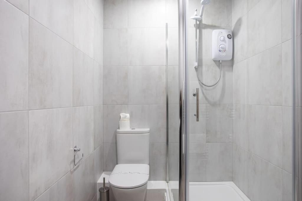 Fabulous Modern Luxury Apartment Sleeps 6- Parking