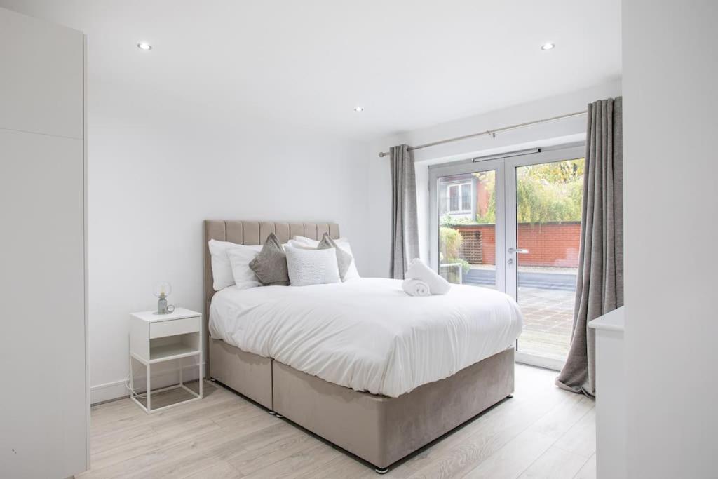 Fabulous Modern Luxury Apartment Sleeps 6- Parking
