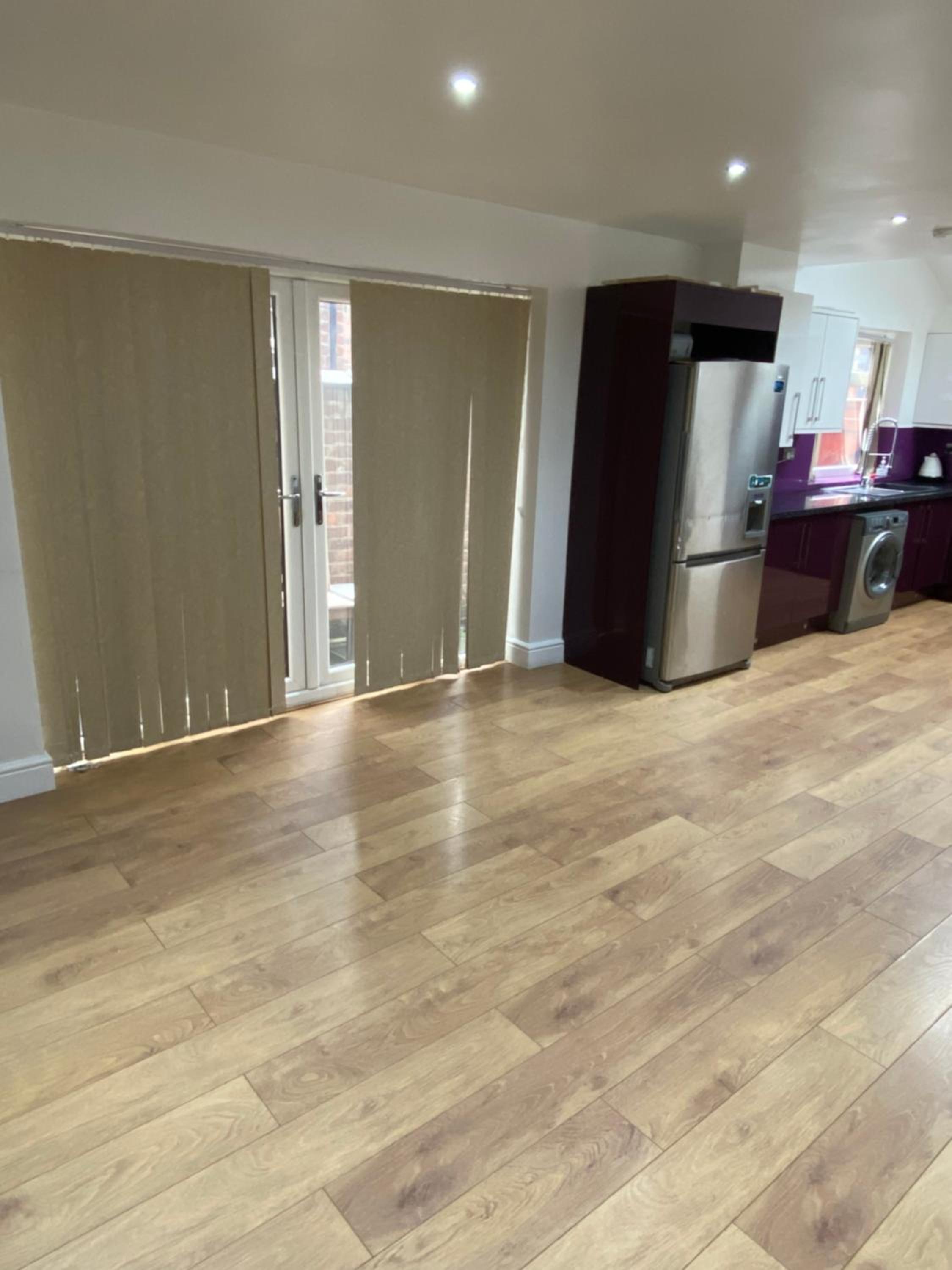 BIG ROOM rusholme WITH TV AND PRIVATE BATHROOM-parking&wifi view 5