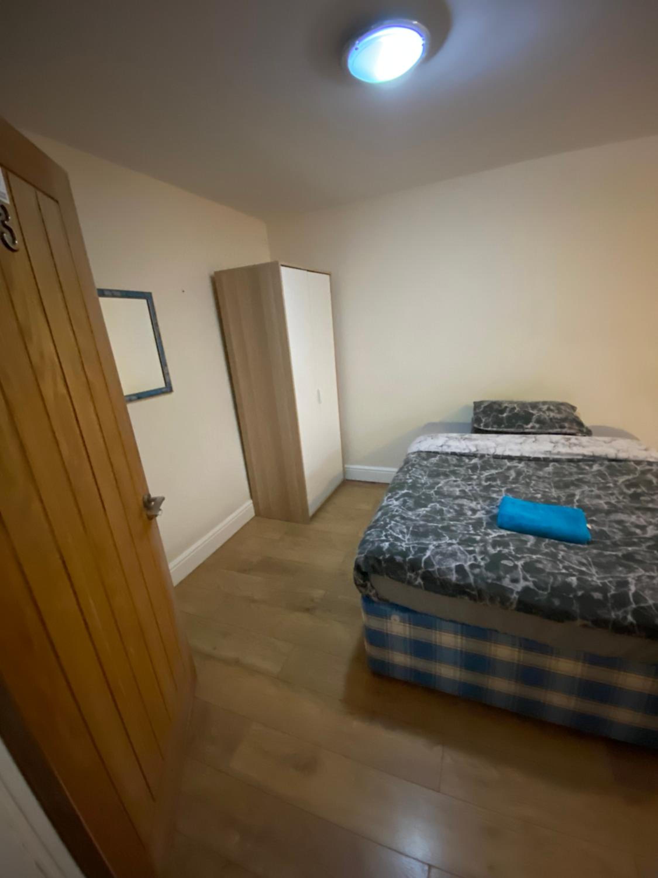 BIG ROOM rusholme WITH TV AND PRIVATE BATHROOM-parking&wifi view 2