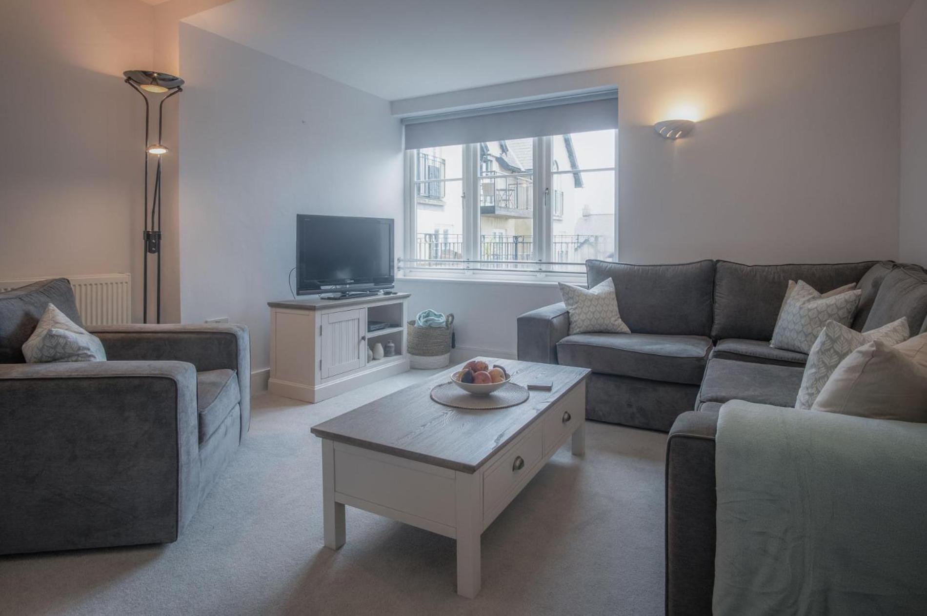 Minarvon - 2 Bedroom Apartment - Saundersfoot view 2