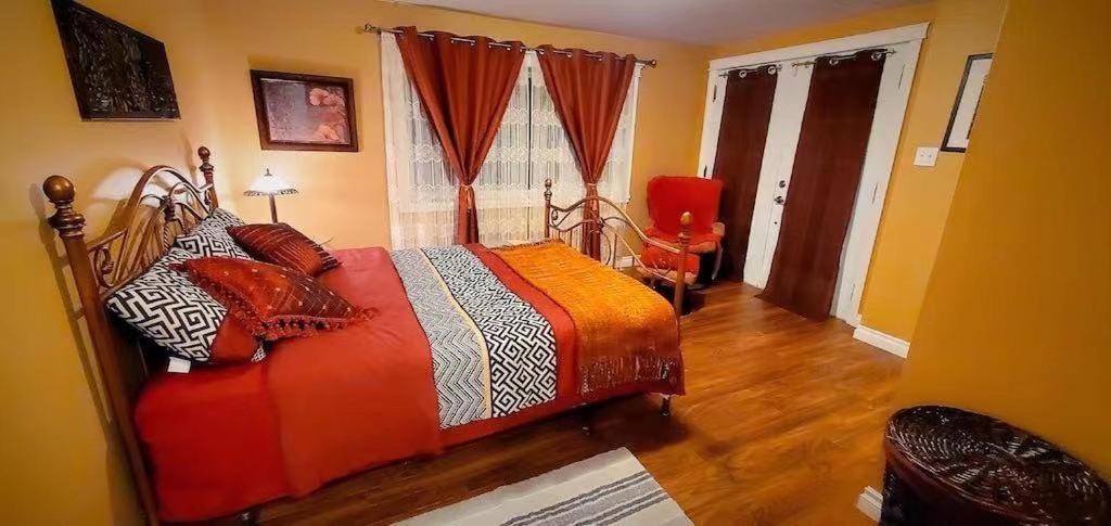 Amazing 3-bedroom entire Chalet-Sauna+lakeview+Spa+BBQ(Best place to relax)