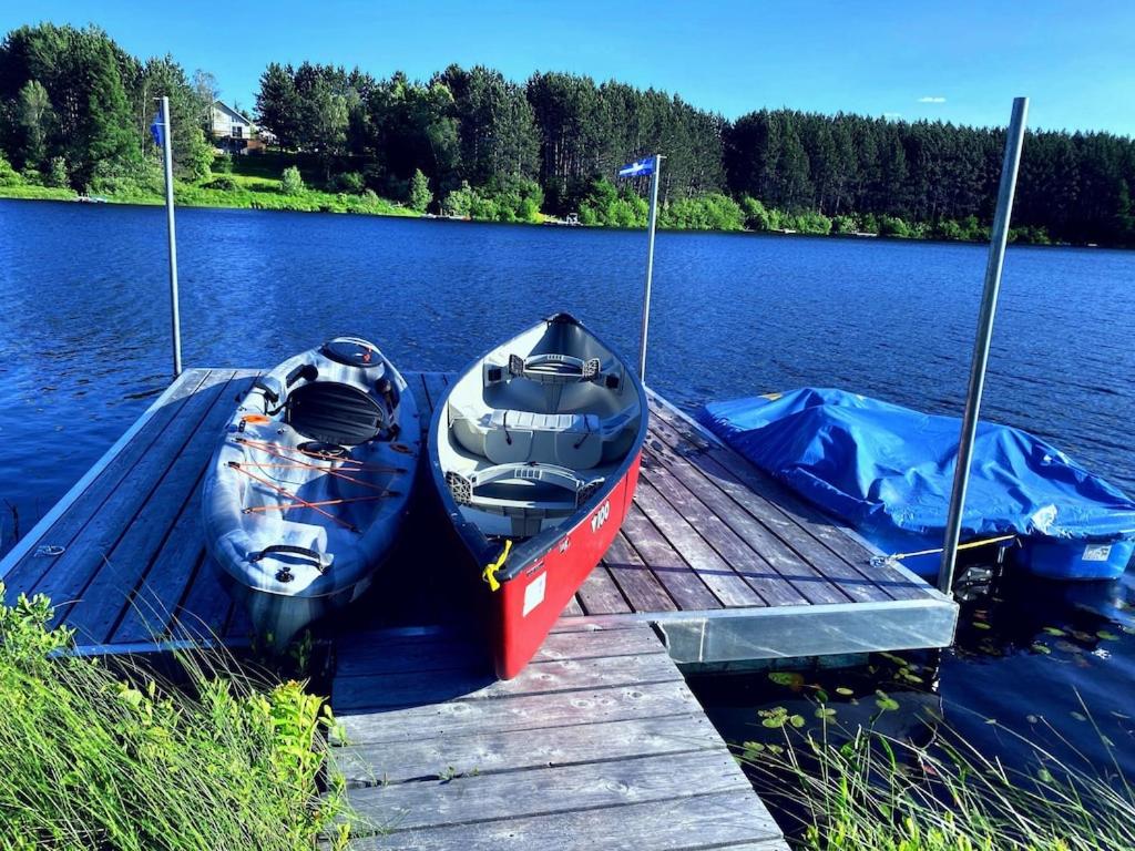 Amazing 3-bedroom entire Chalet-Sauna+lakeview+Spa+BBQ(Best place to relax)