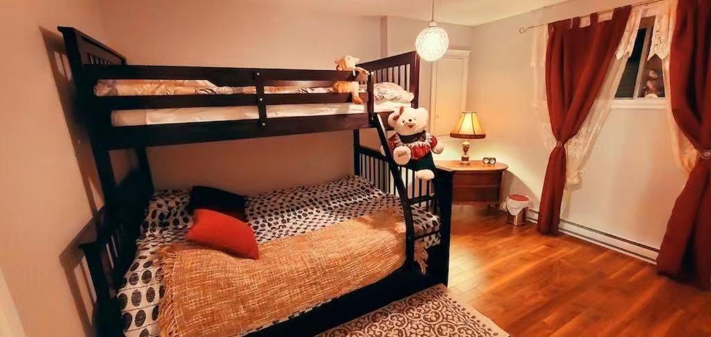 Amazing 3-bedroom entire Chalet-Sauna+lakeview+Spa+BBQ(Best place to relax)